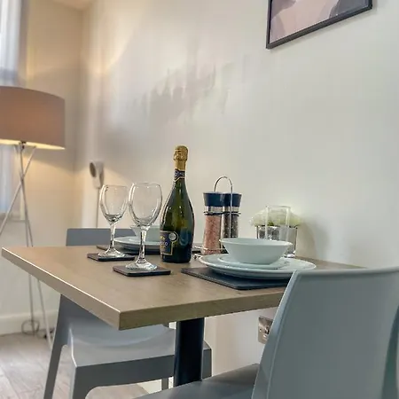 Apartment Modern Bradford